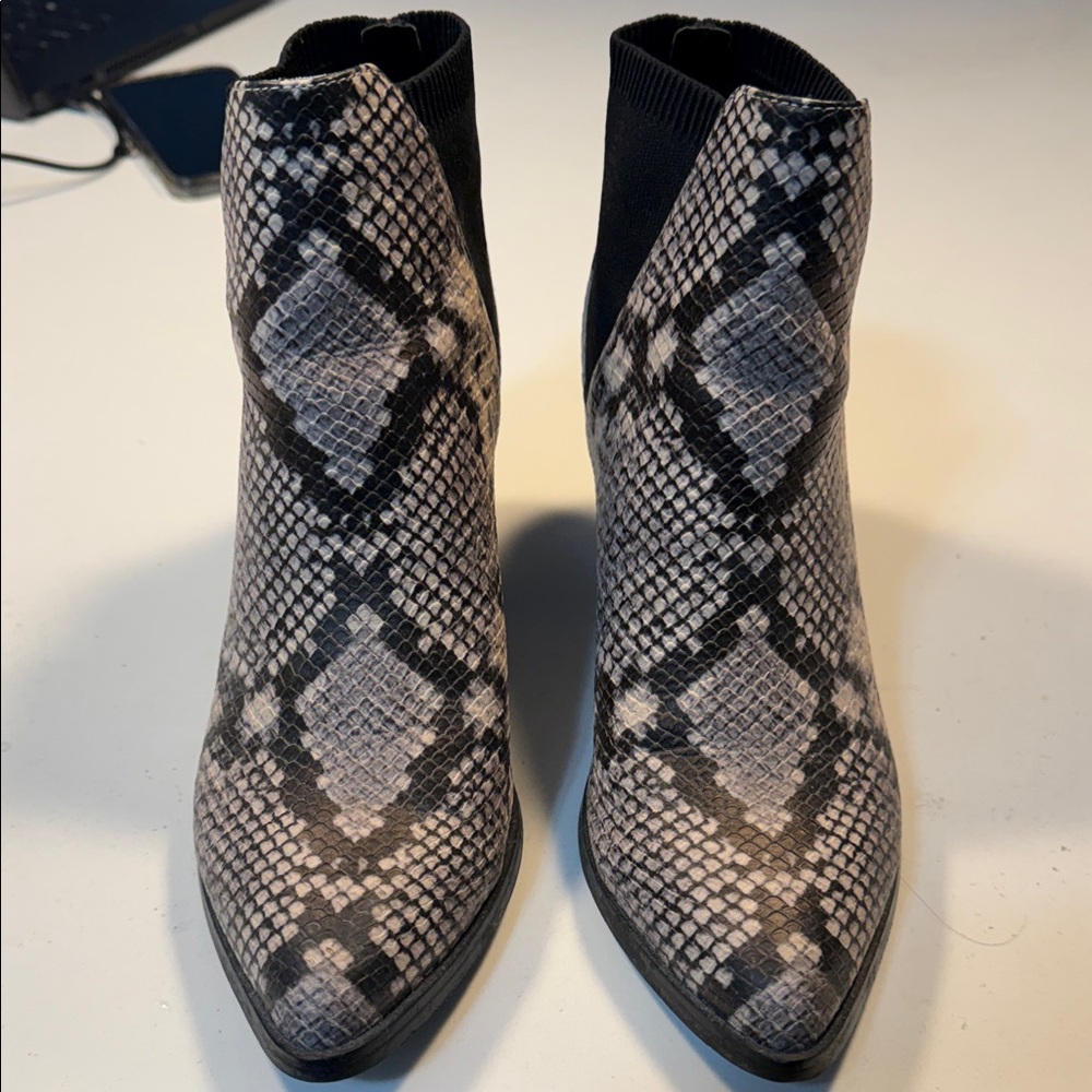 Steve Madden Black and Gray Patterned Ankle Boots